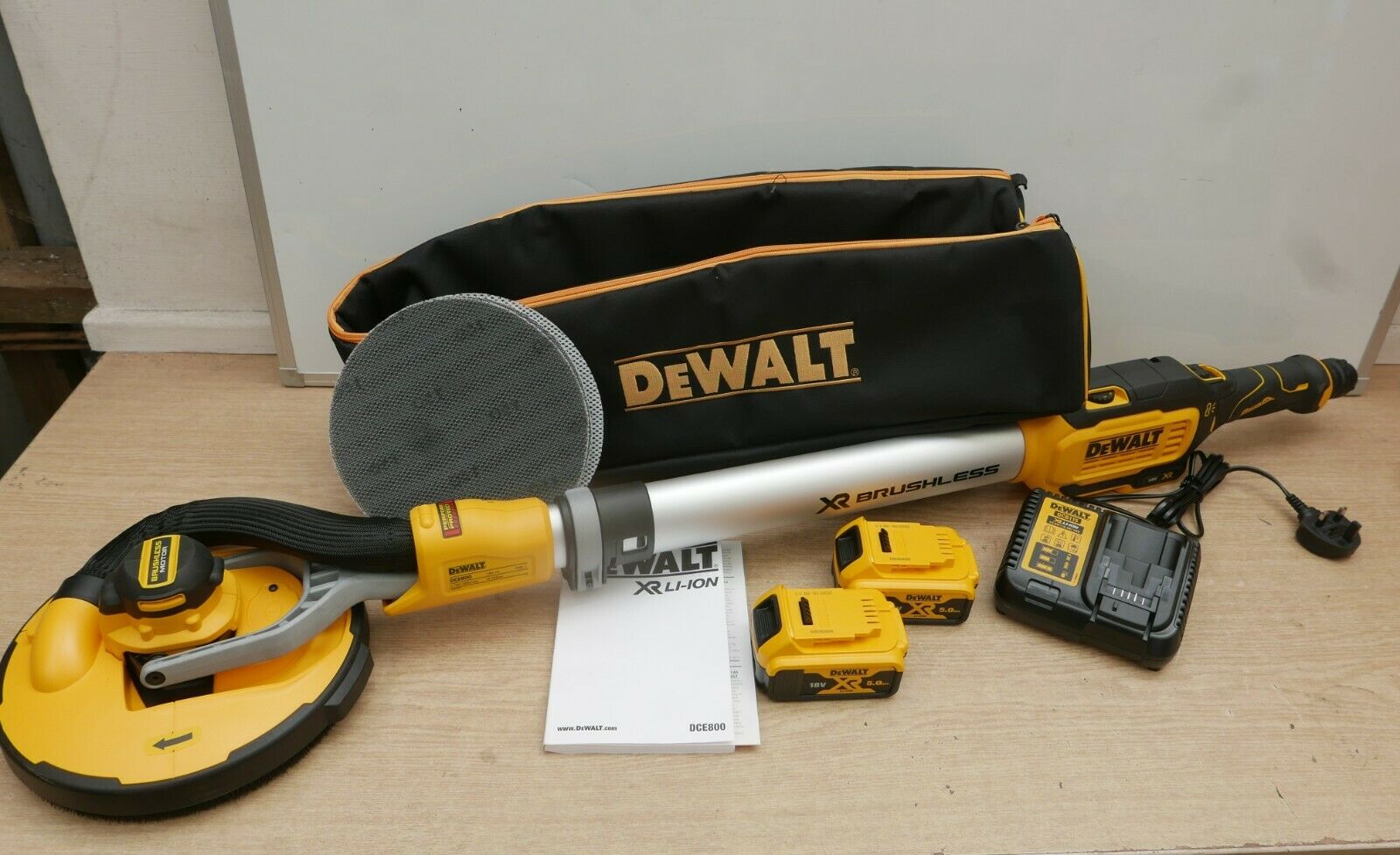 une ponceuse girafe dewalt