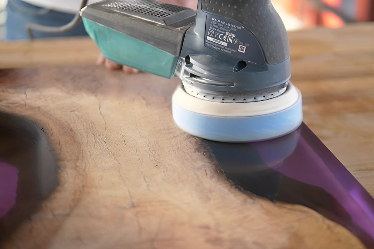 Comment poncer la resine epoxy en 2025 comme un pro
